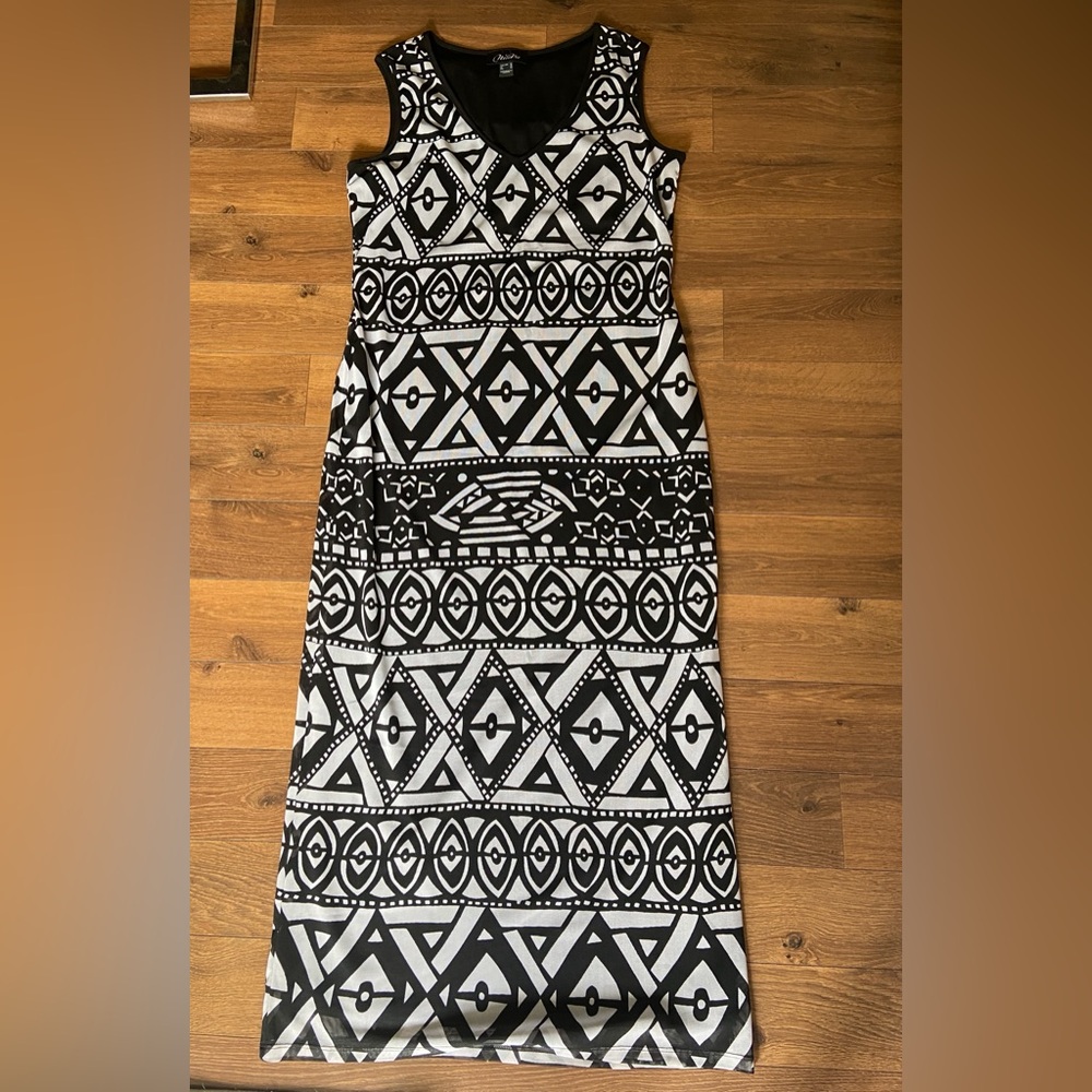 Nueva Aztec print maxi dress NWOT